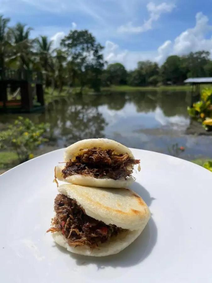 Gatun Lake Lodge Hotel Pueblo Nuevo  ภายนอก รูปภาพ