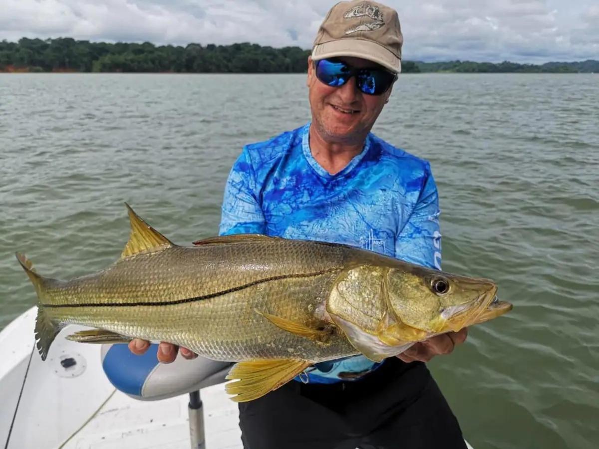 Gatun Lake Lodge Hotel Pueblo Nuevo  ภายนอก รูปภาพ