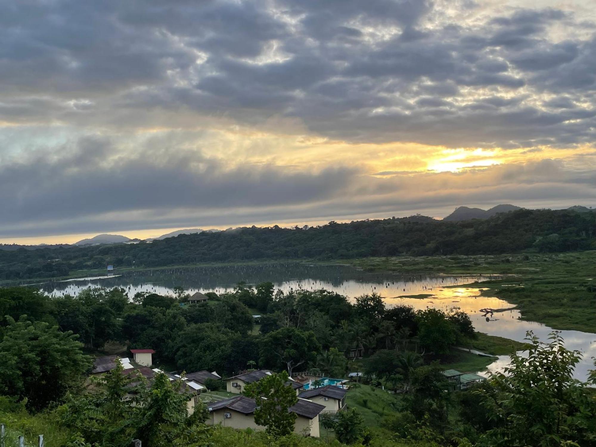 Gatun Lake Lodge Hotel Pueblo Nuevo  ภายนอก รูปภาพ
