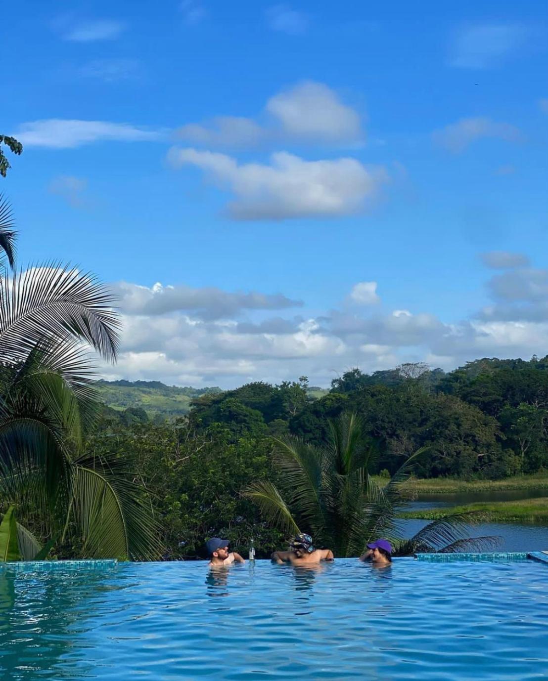 Gatun Lake Lodge Hotel Pueblo Nuevo  ภายนอก รูปภาพ