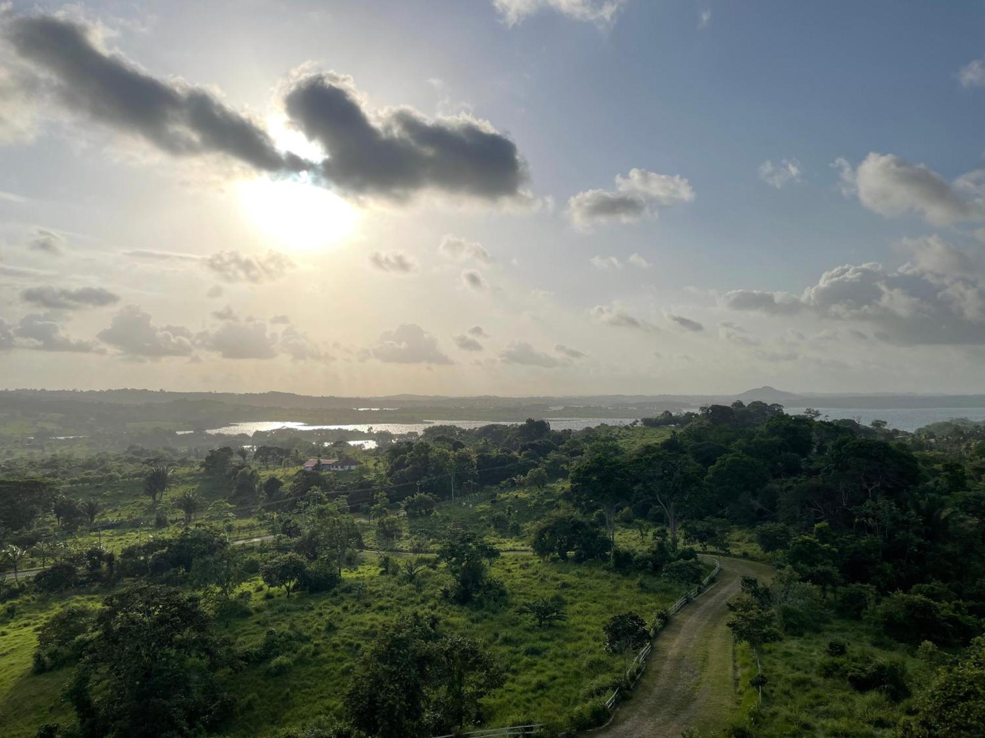 Gatun Lake Lodge Hotel Pueblo Nuevo  ภายนอก รูปภาพ